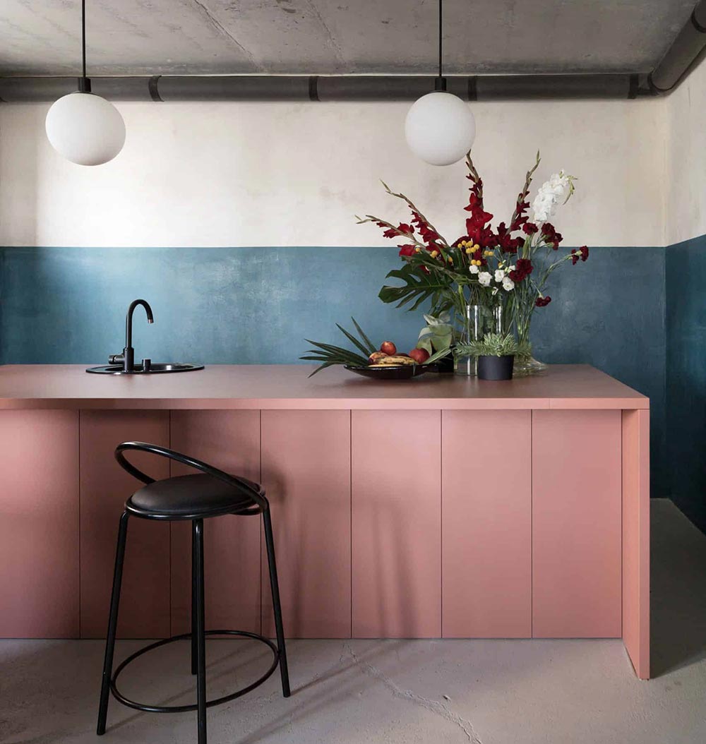 una casa rosa non troppo femminile